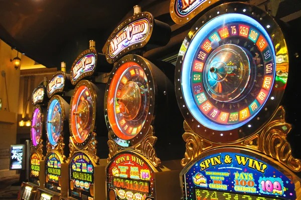 erek2 12 game demo interface showing live dealer table and virtual credit balance on mobile screen